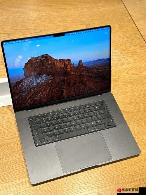 18 岁 MacBook Pro 高清功能强劲展现