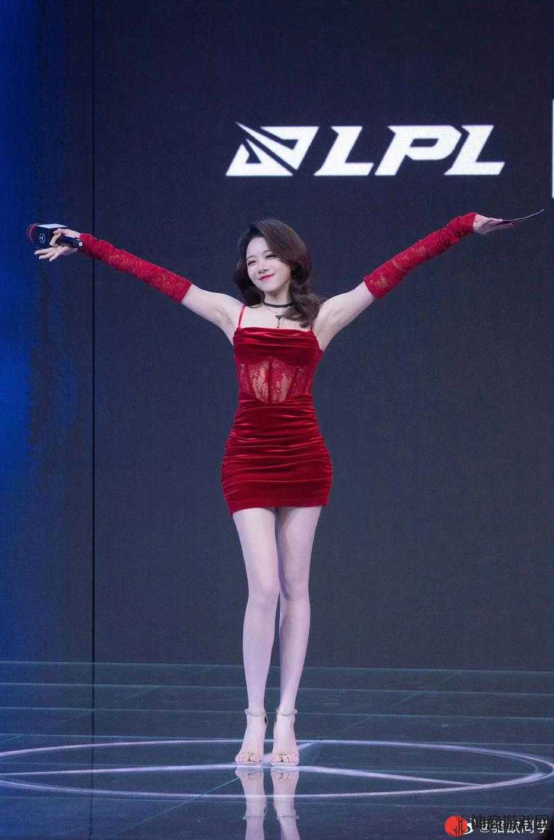 LPL 主持人骆歆分享美照：电竞女神的魅力瞬间