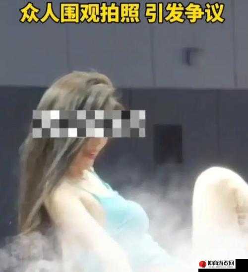 美女神秘扒开尿道行为引发众人强烈关注