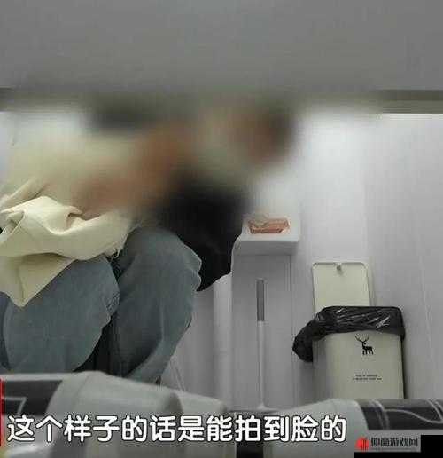 沟厕白嫩大屁股国产盗摄：令人震惊的偷拍行为