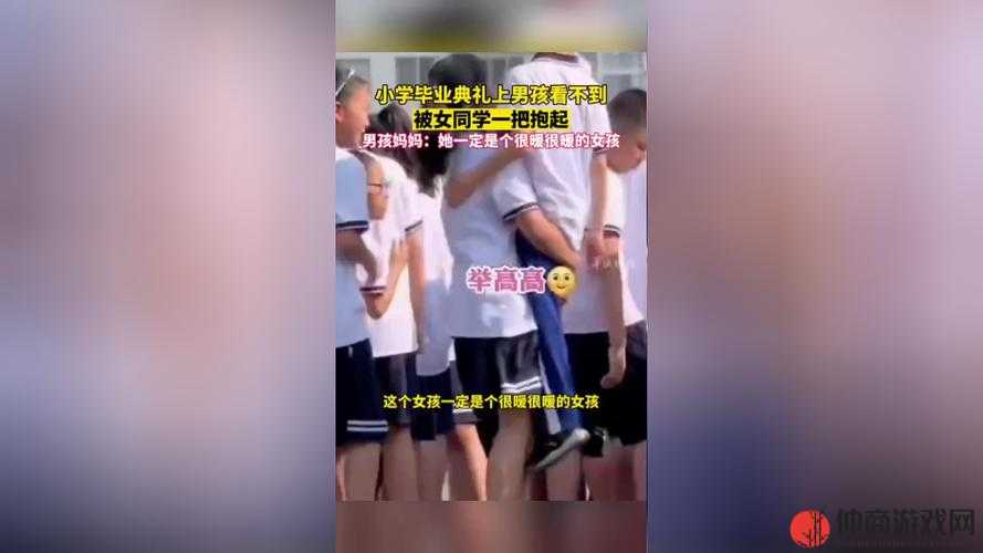 蹭来蹭去的女同学：一段尴尬的校园故事