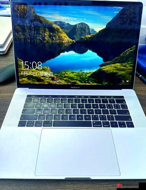 18 岁 macbook pro 高清功能，满足你对视觉的极致追求